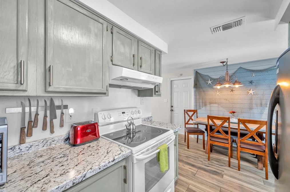 8900 Southern Comfort Dr, Largo FL  33773-4731 exterior