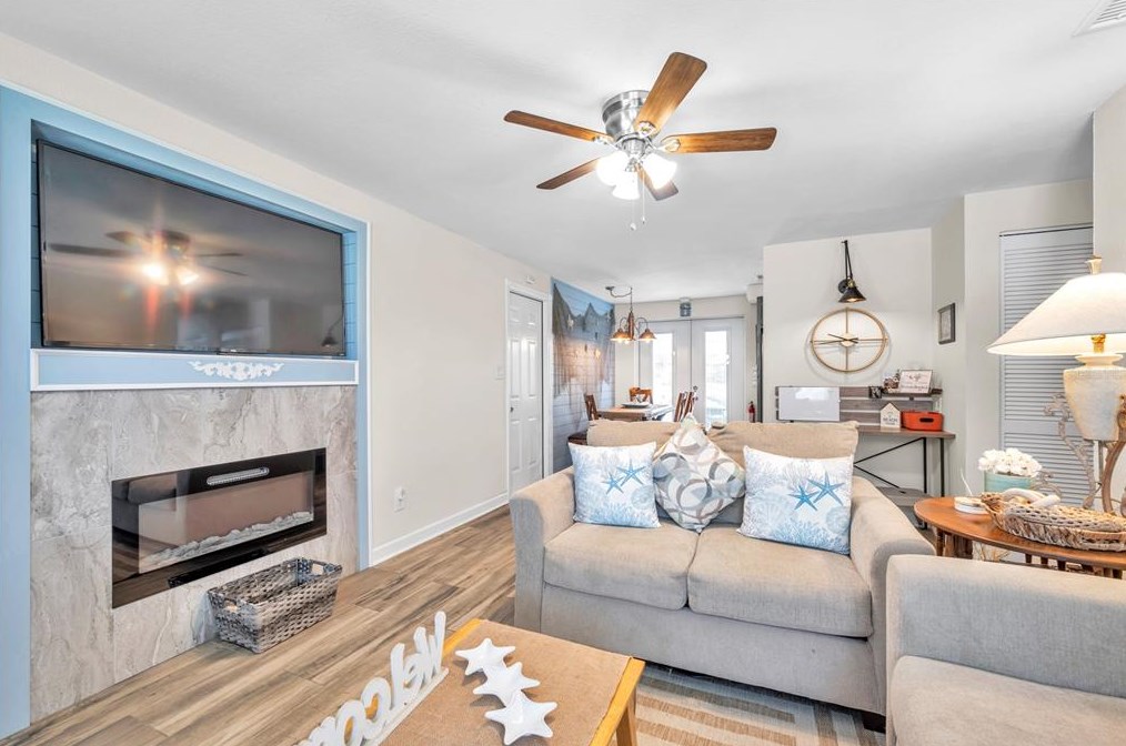 8900 Southern Comfort Dr, Largo FL  33773-4731 exterior