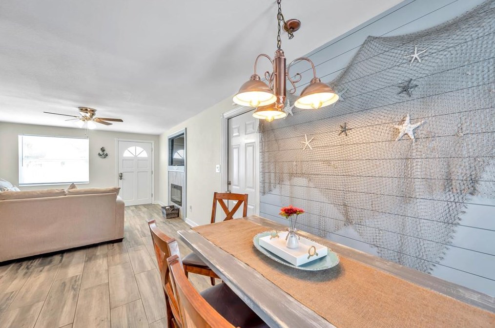 8900 Southern Comfort Dr, Largo FL  33773-4731 exterior