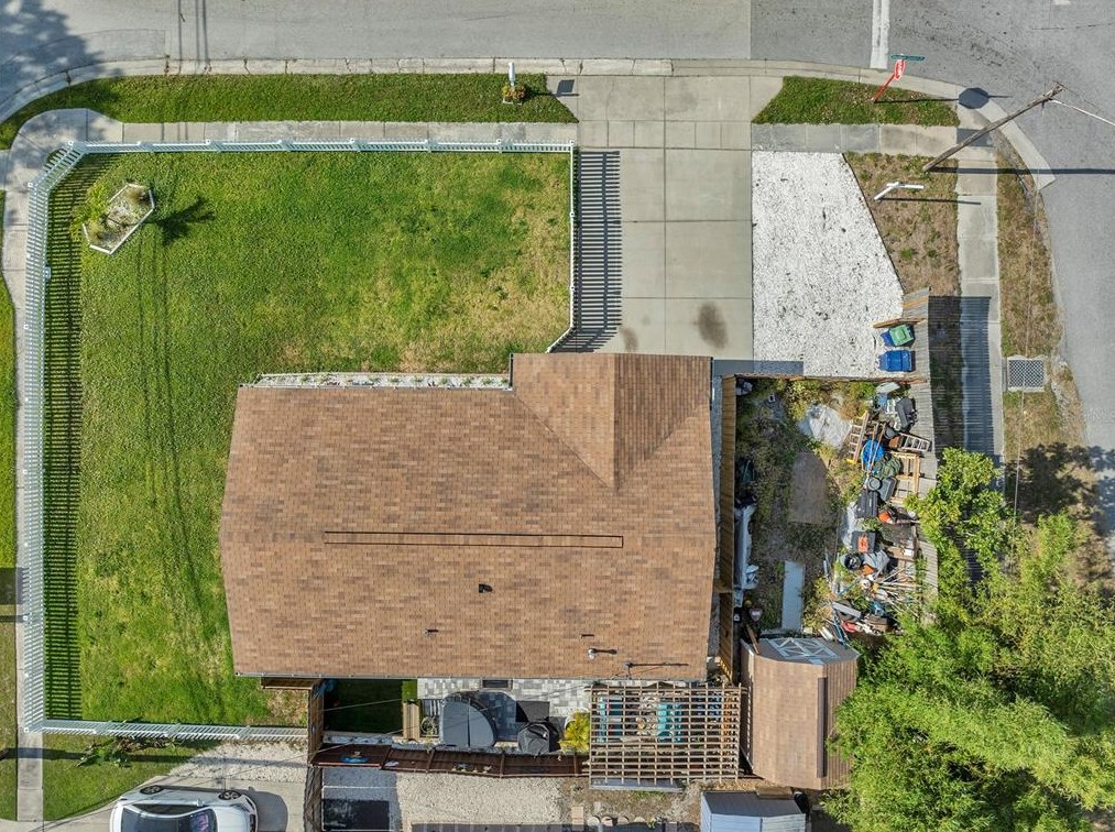 8900 Southern Comfort Dr, Largo FL  33773-4731 exterior