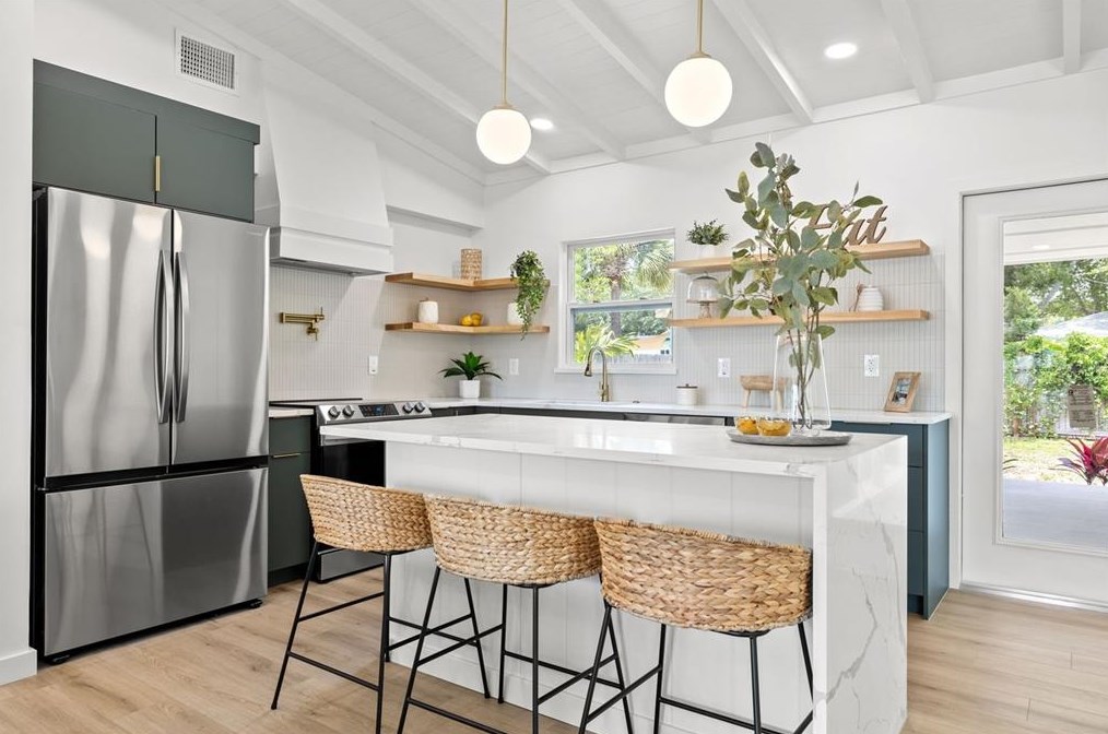 4811 Del Rio Way, Saint Petersburg FL  33711-3628 exterior