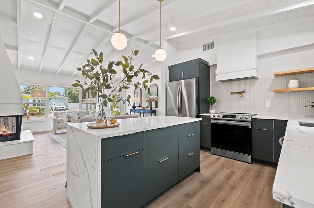 4811 Del Rio Way, Saint Petersburg FL  33711-3628 exterior