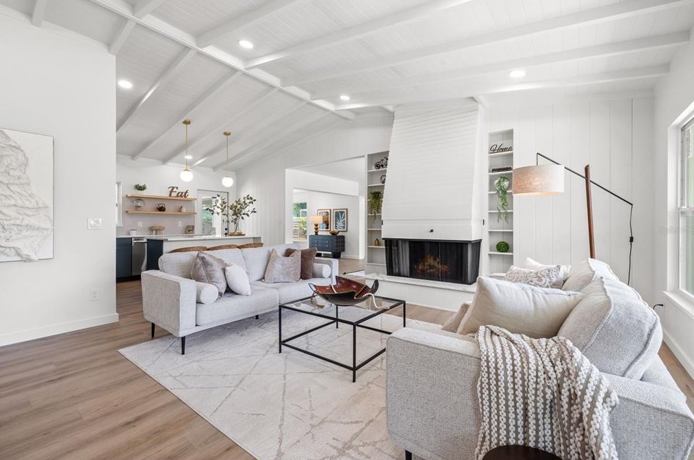 4811 Del Rio Way, Saint Petersburg FL  33711-3631 exterior