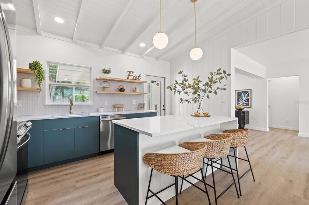 4811 Del Rio Way, Saint Petersburg FL  33711-3628 exterior