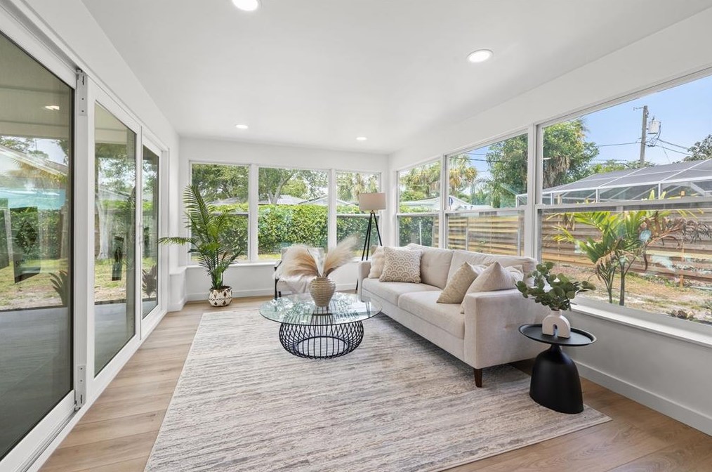 4811 Del Rio Way, Saint Petersburg FL  33711-3628 exterior