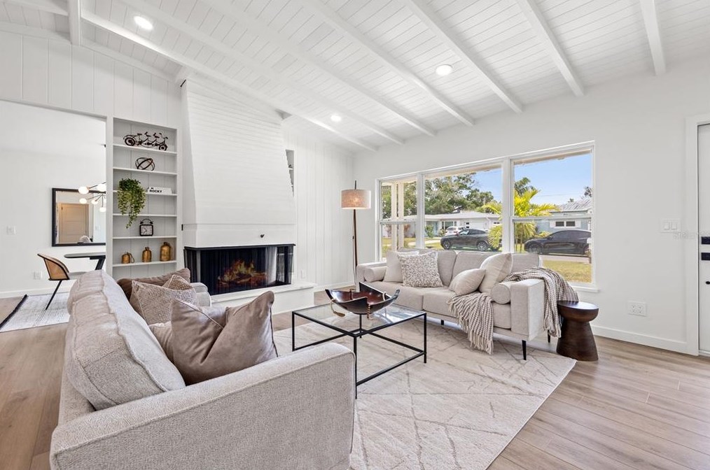 4811 Del Rio Way, Saint Petersburg FL  33711-3628 exterior