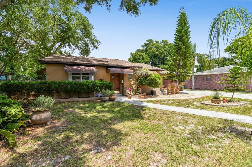 831 40th Ave, Saint Petersburg FL  33703-4630 exterior