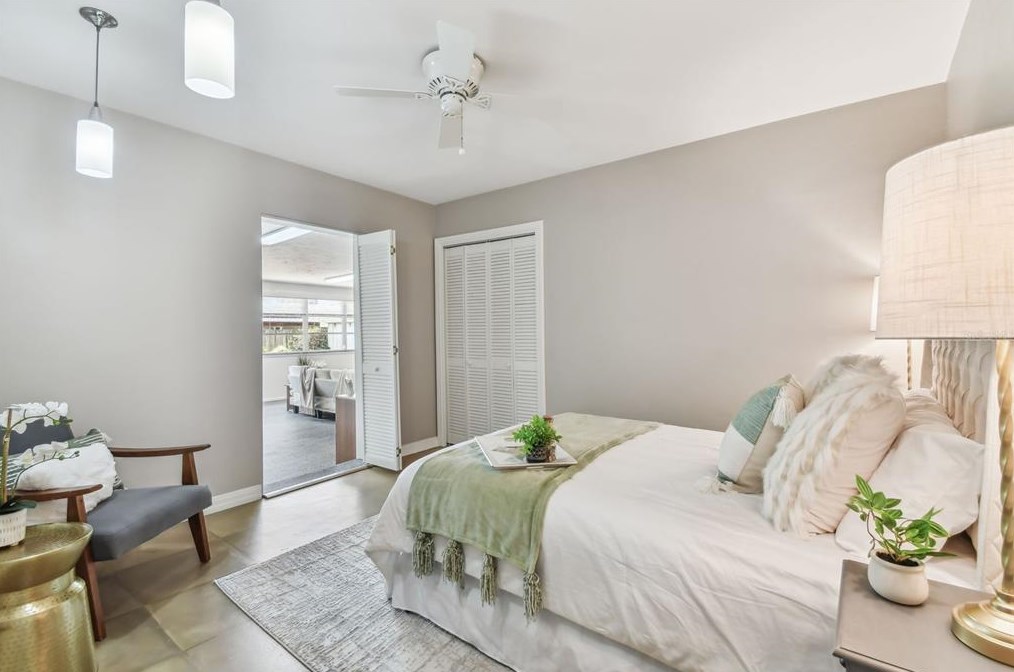 831 40 Ave, Saint Petersburg FL  33703-4630 exterior