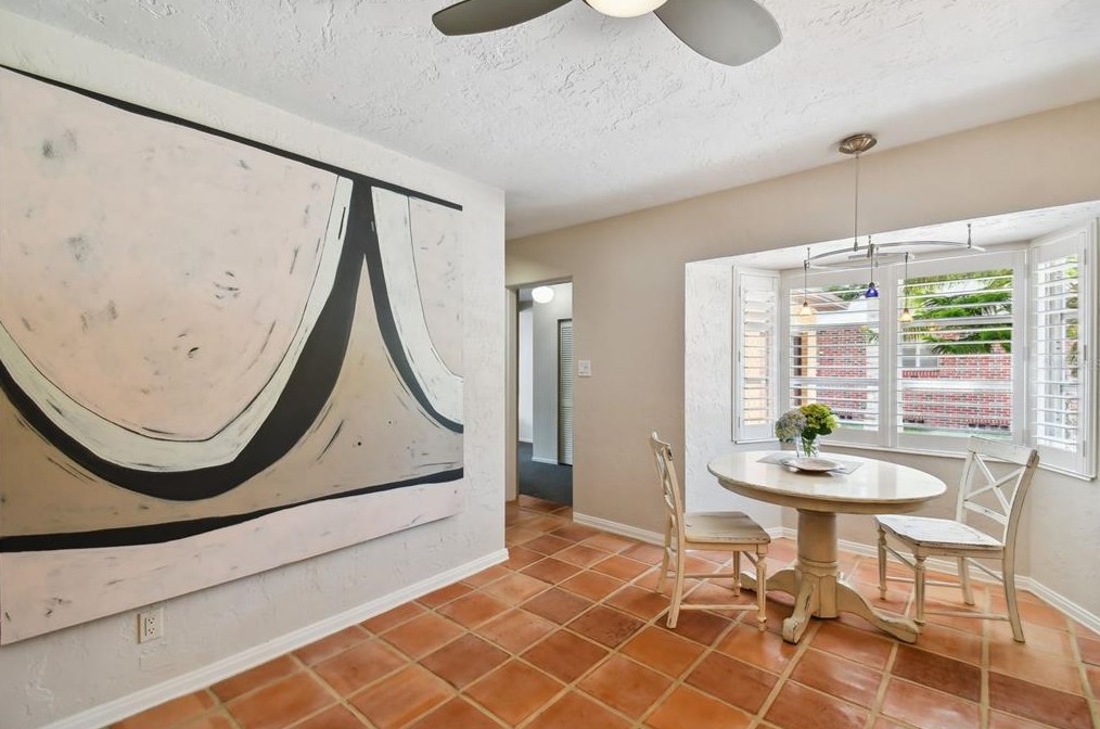 831 40 Ave, Saint Petersburg FL  33703-4630 exterior