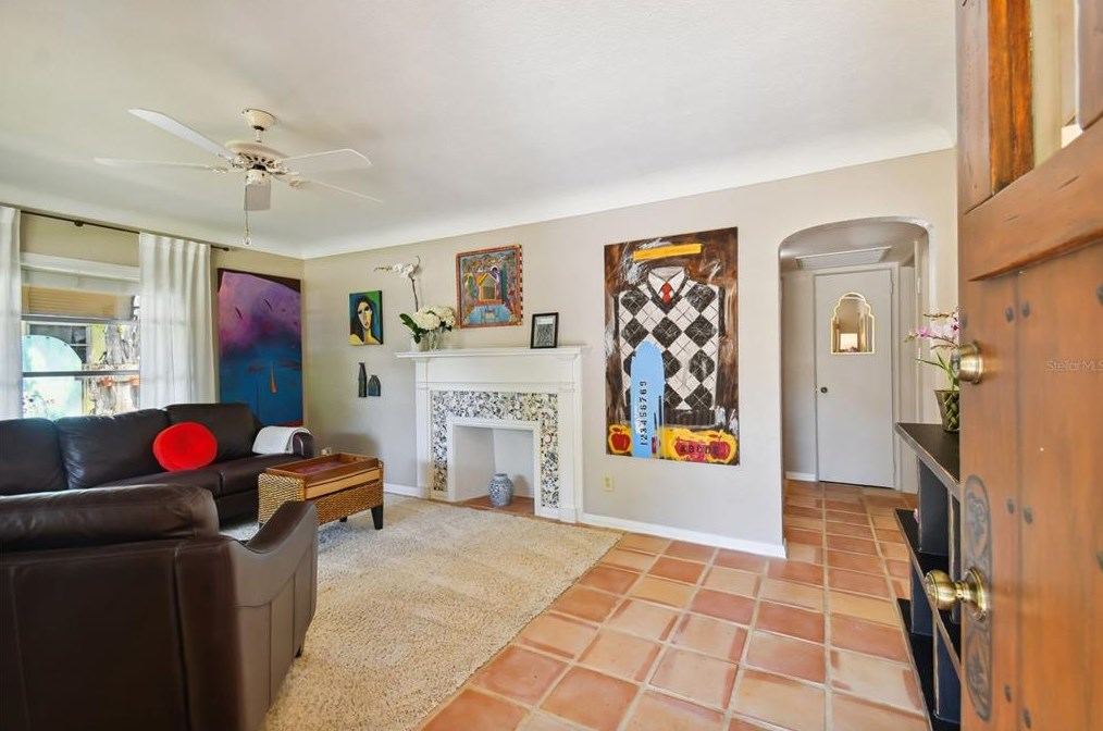 831 40th Ave, Saint Petersburg FL  33703-4630 exterior