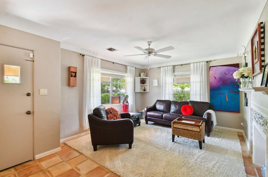 831 40 Ave, Saint Petersburg FL  33703-4630 exterior