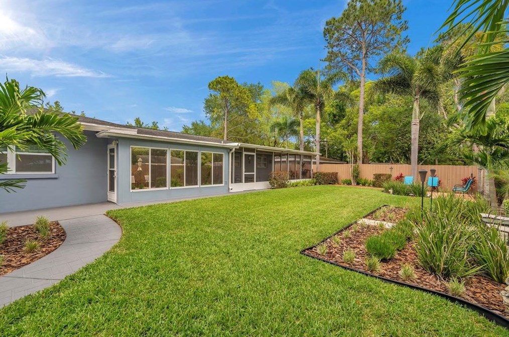 2604 Frst Pkwy, Largo FL  33771-1452 exterior