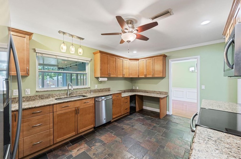 2604 Frst Pkwy, Largo FL  33771-1452 exterior