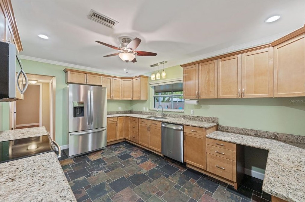 2604 Frst Pkwy, Largo FL  33771-1452 exterior