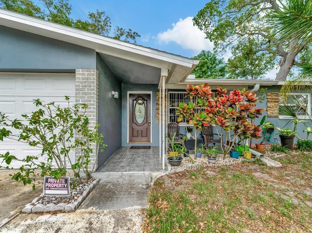 2203 Gladys St, Largo, FL 33774