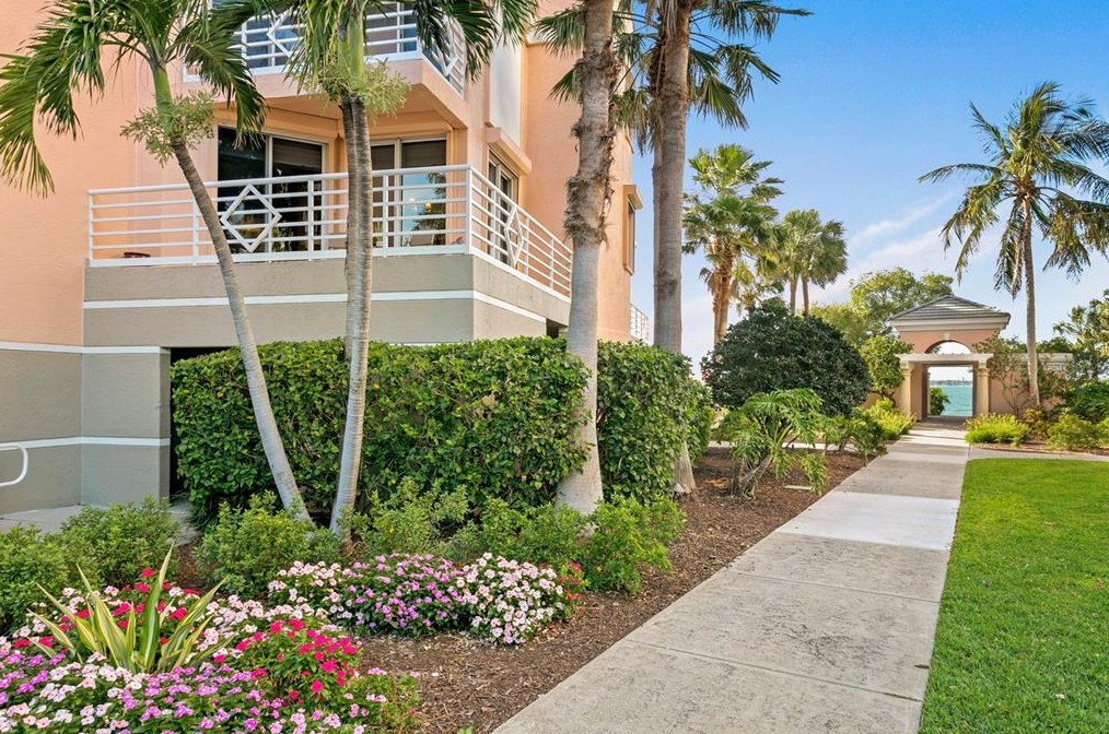 4953 Bacopa Ln, Saint Petersburg, FL 33715-2618