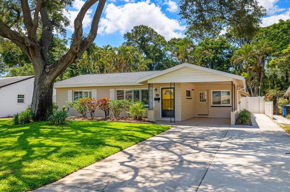 9044 Bay St, Saint Petersburg, FL 33702-3258