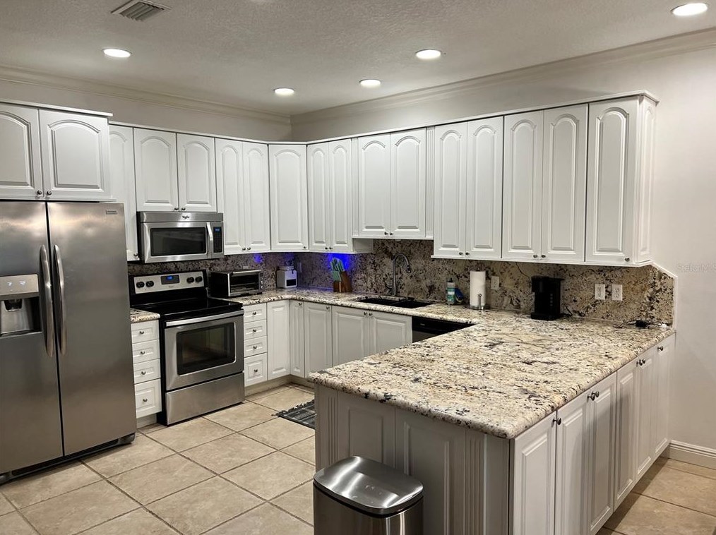 123 Valencia Cir, Saint Petersburg FL  33716-1212 exterior