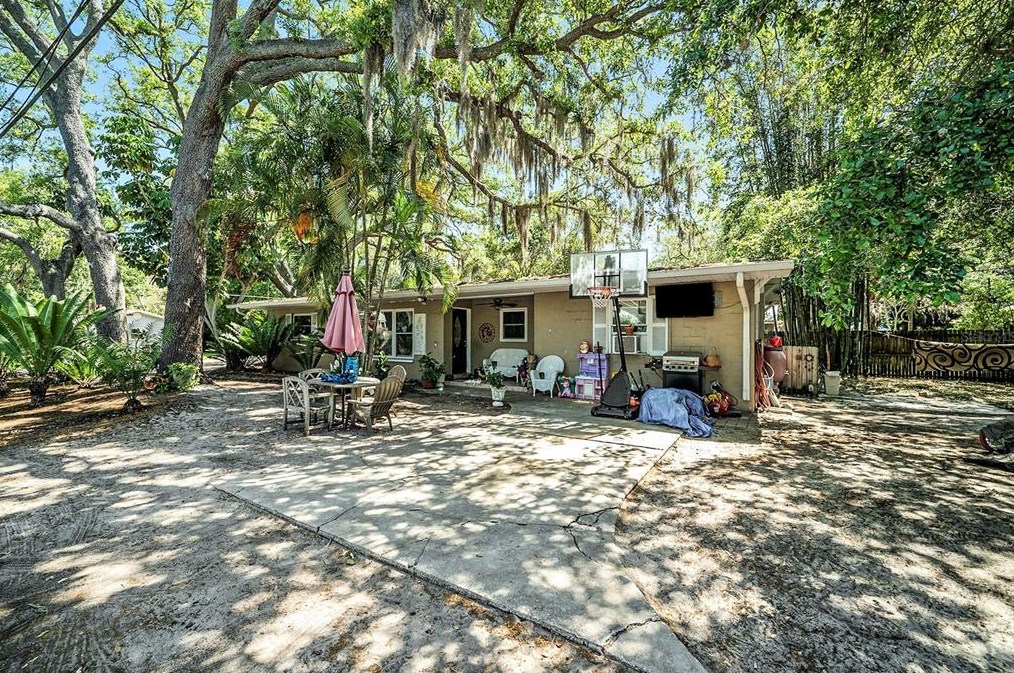 623 15th Ave, Largo, FL 33770-1135