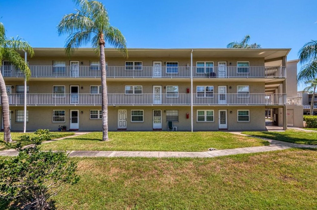 960 Virginia St #305, Dunedin, FL 34698