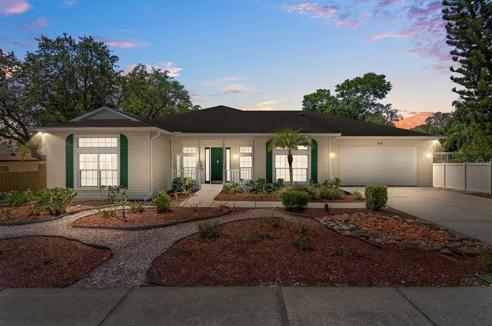 1118 Court St, Tarpon Springs, FL 34689-5409