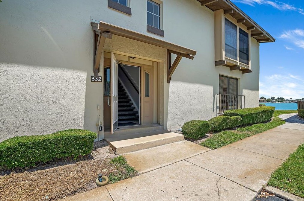 532 Plaza Seville Ct, Saint Petersburg, FL 33706-1205