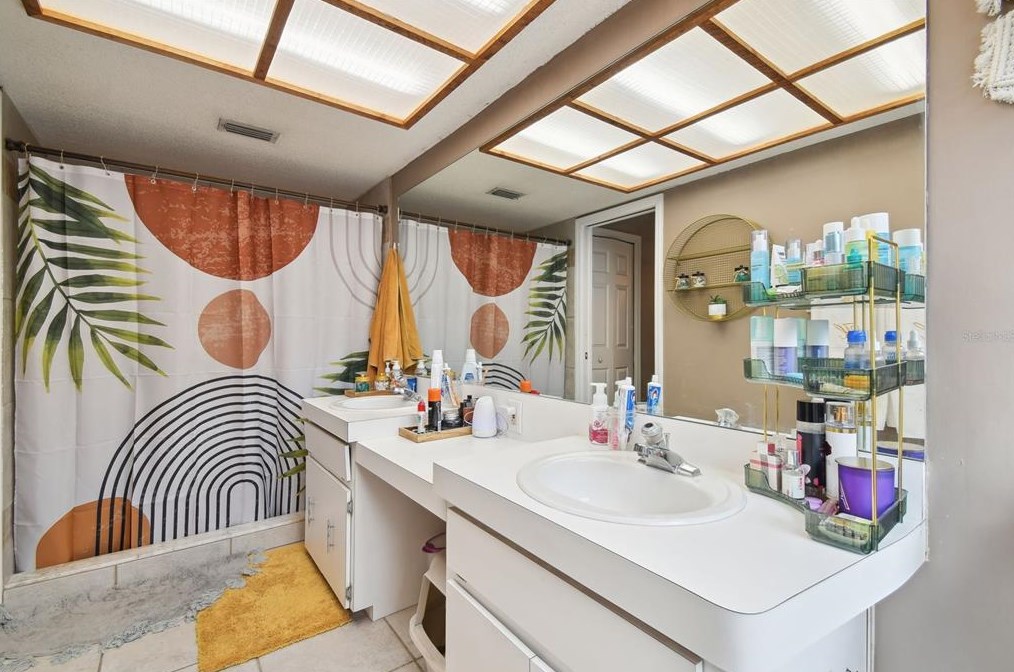 2777 Valencia Ln, Palm Harbor FL  34684-3936 exterior