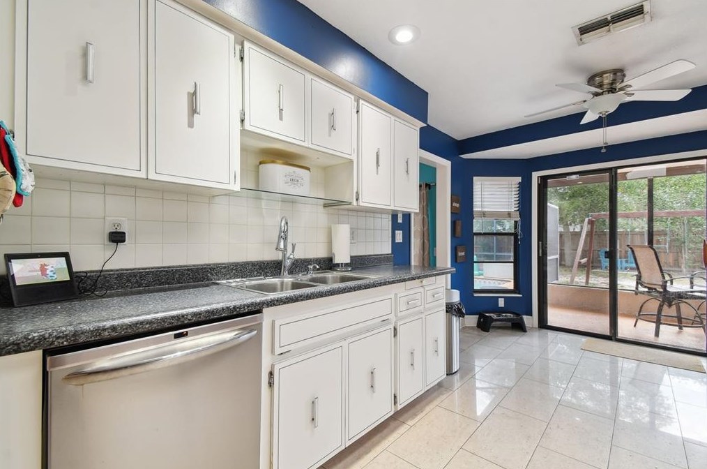 2777 Valencia Ln, Palm Harbor FL  34684-3936 exterior