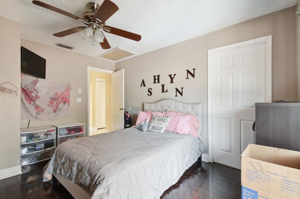 2777 Valencia Ln, Palm Harbor FL  34684-3936 exterior