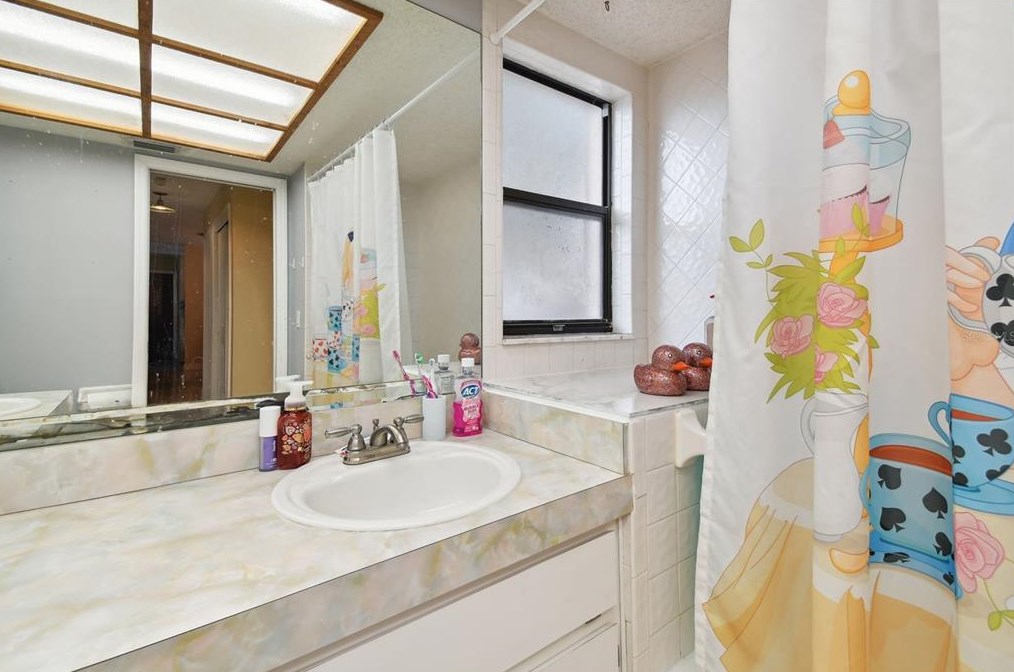 2777 Valencia Ln, Palm Harbor FL  34684-3936 exterior