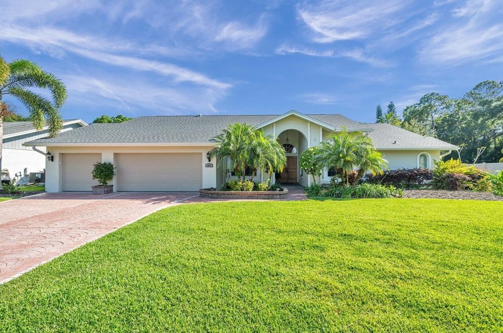 3018 Edgemoor Dr, Palm Harbor, FL 34685