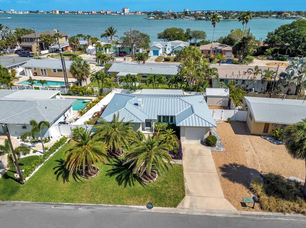 1245 Boca Ciega Isle Dr, Saint Petersburg, FL 33706-2545