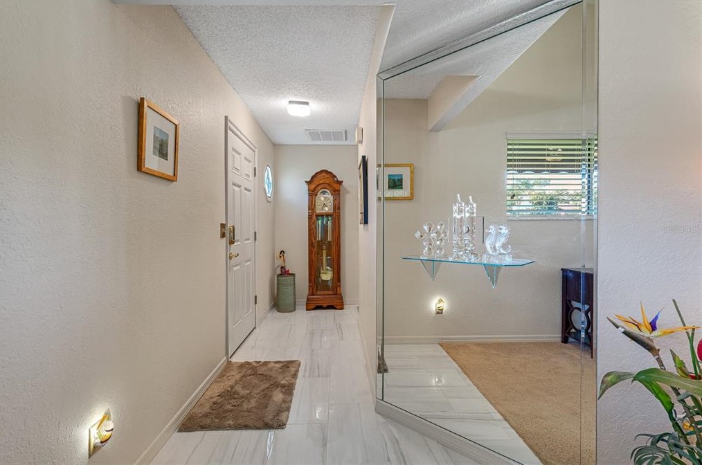 9411 Tara Cay Dr, Largo, FL 33776-1152