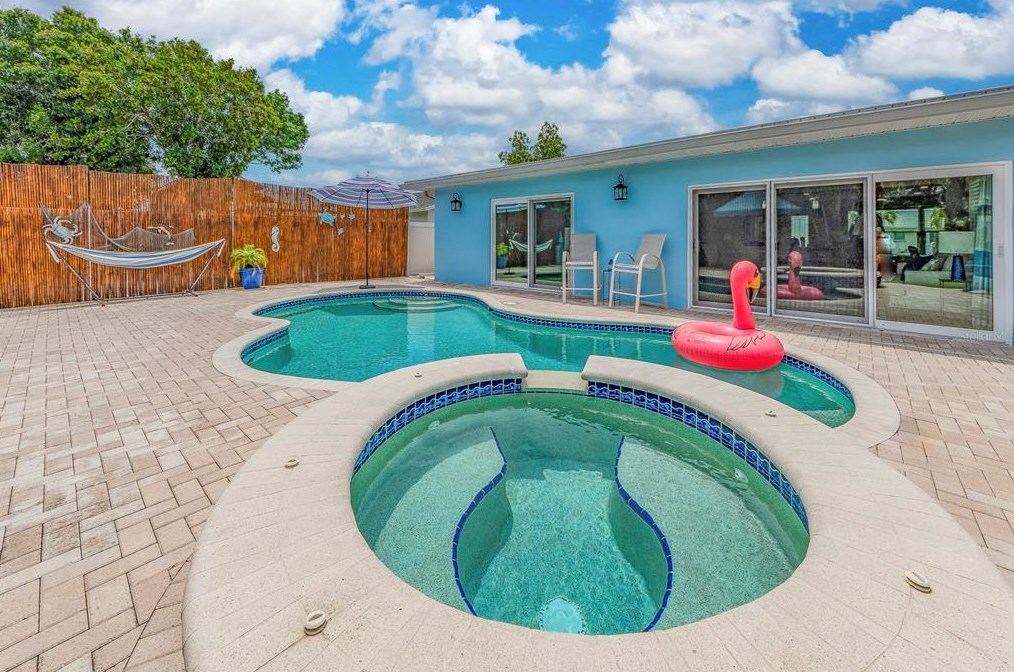 11233 142 Way, Largo FL  33774-4423 exterior