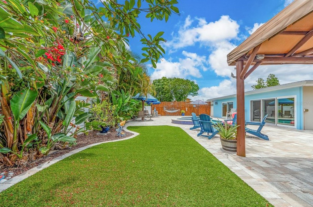 11233 142 Way, Largo FL  33774-4423 exterior