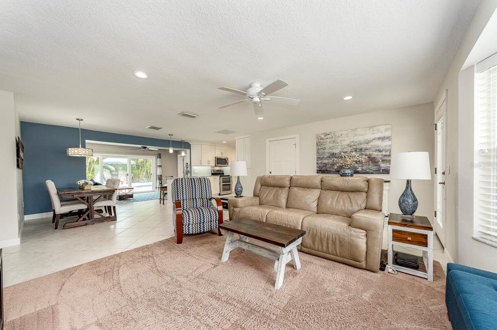 11233 142 Way, Largo FL  33774-4423 exterior