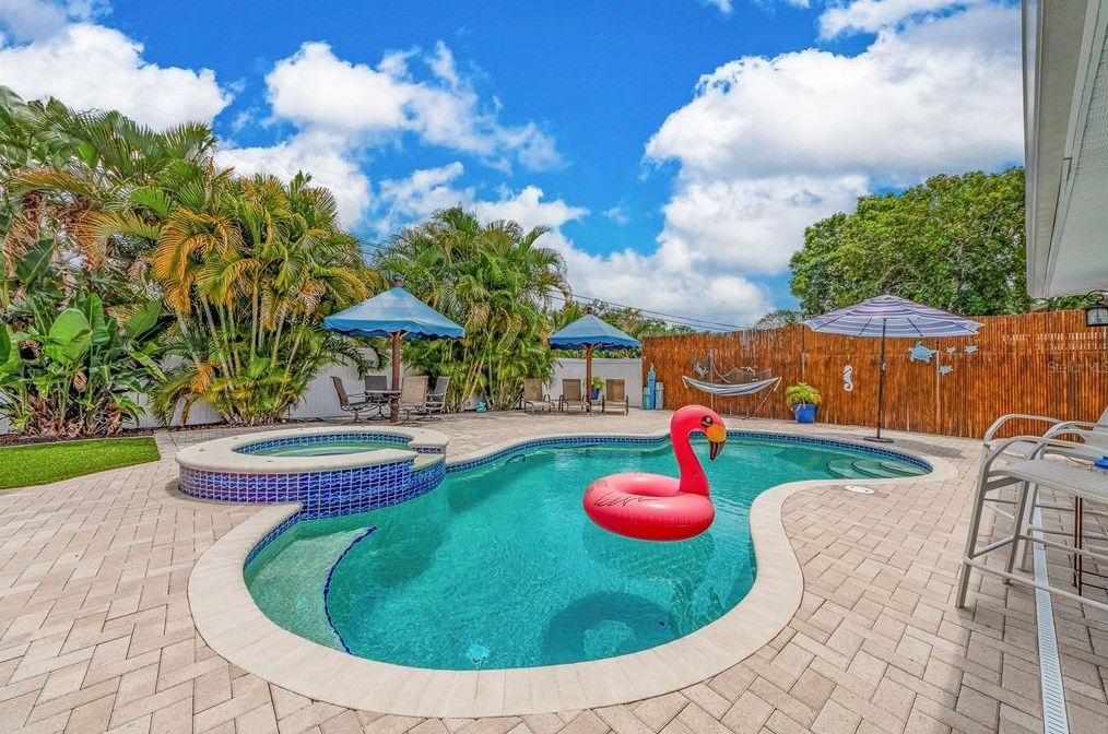 11233 142 Way, Largo FL  33774-4423 exterior