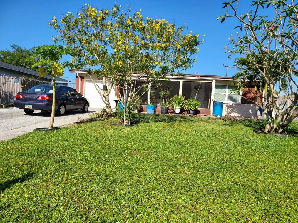 8860 N 68th Street N, Pinellas Park, FL 33782