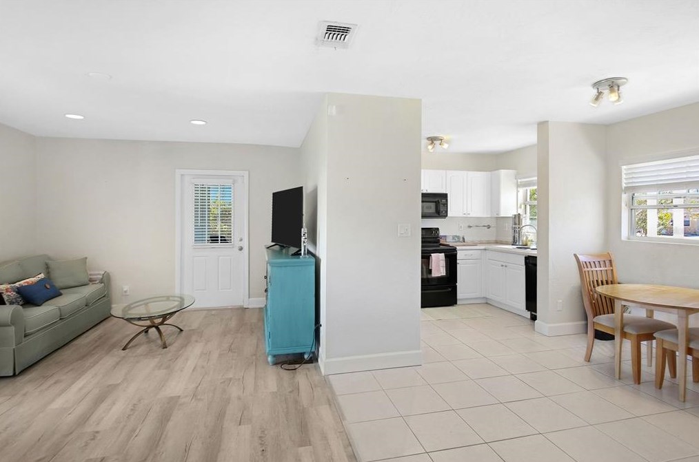 735 42nd Ave, Saint Petersburg FL  33703-4636 exterior