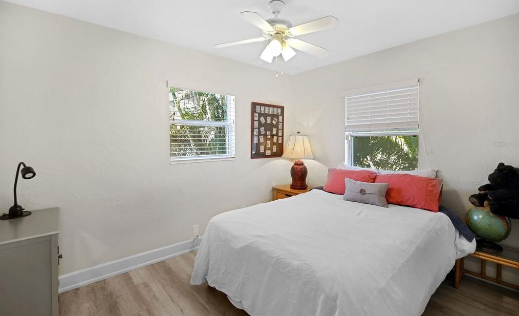 735 42nd Ave, Saint Petersburg FL  33703-4636 exterior