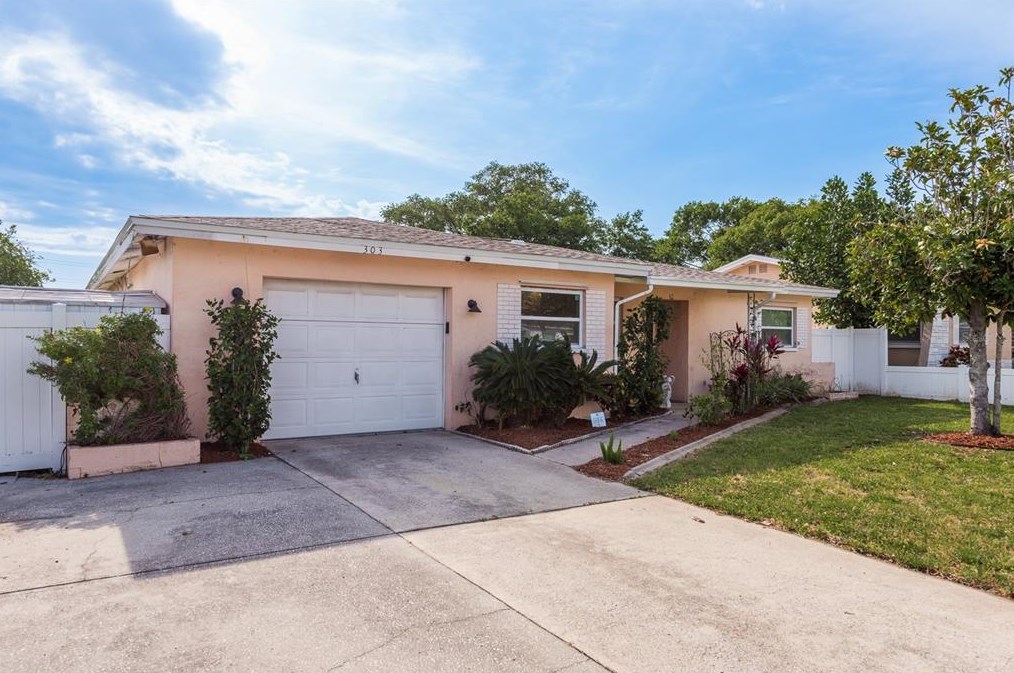 303 Scott Ct, Palm Harbor, FL 34684-4646
