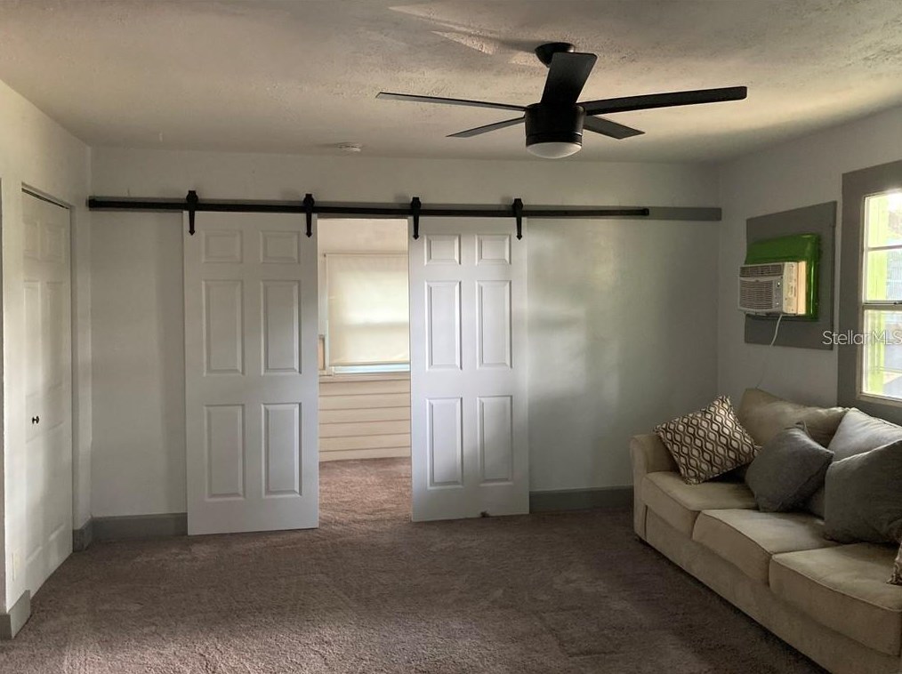 1135 Queen St N, Saint Petersburg, FL 33713