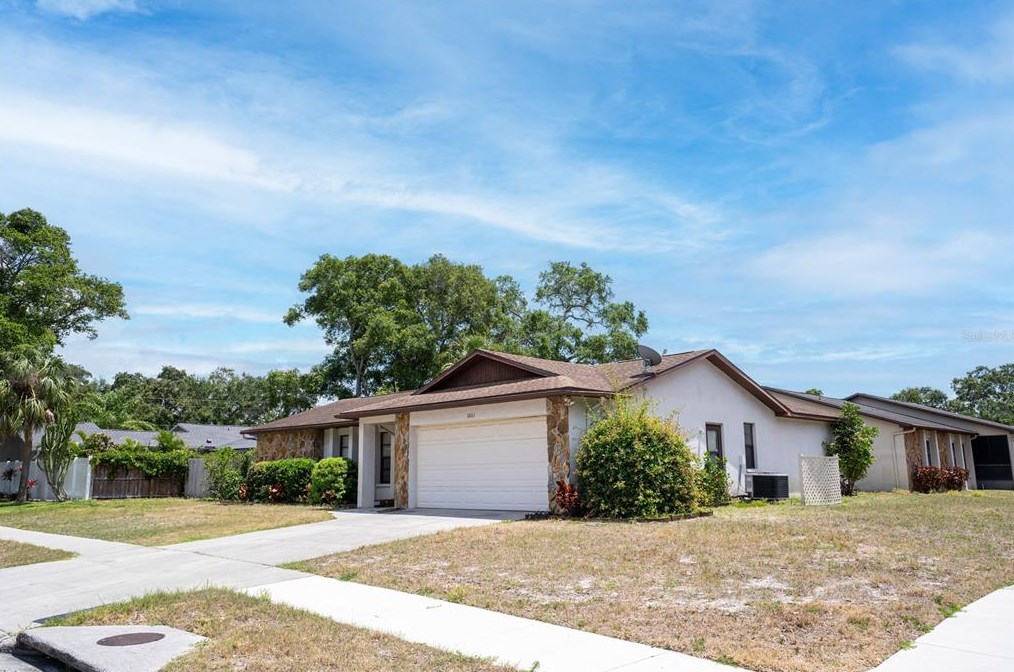 1861 Willow Oak Dr N, Palm Harbor, FL 34683