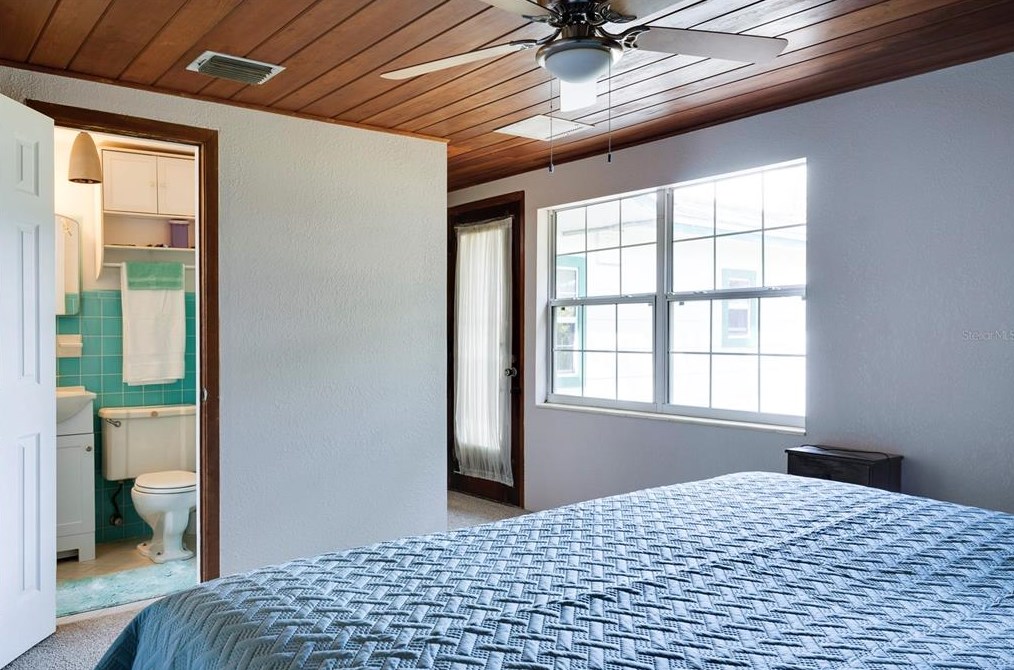 5480 43rd Ter, Saint Petersburg FL  33709-5548 exterior