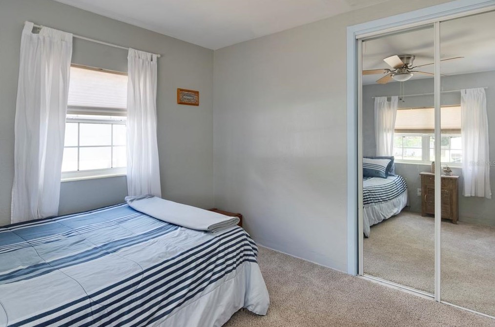 5480 43rd Ter, Saint Petersburg FL  33709-5548 exterior