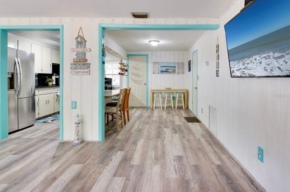 5480 43rd Ter, Saint Petersburg FL  33709-5548 exterior