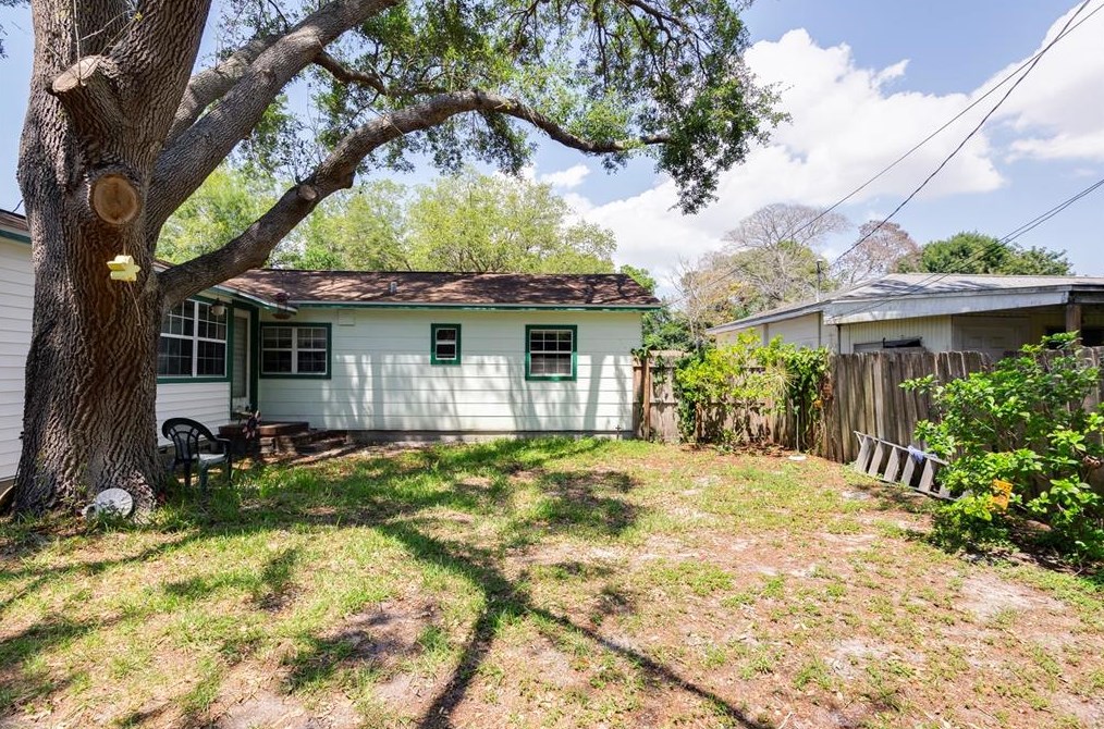 5480 43rd Ter, Saint Petersburg FL  33709-5548 exterior