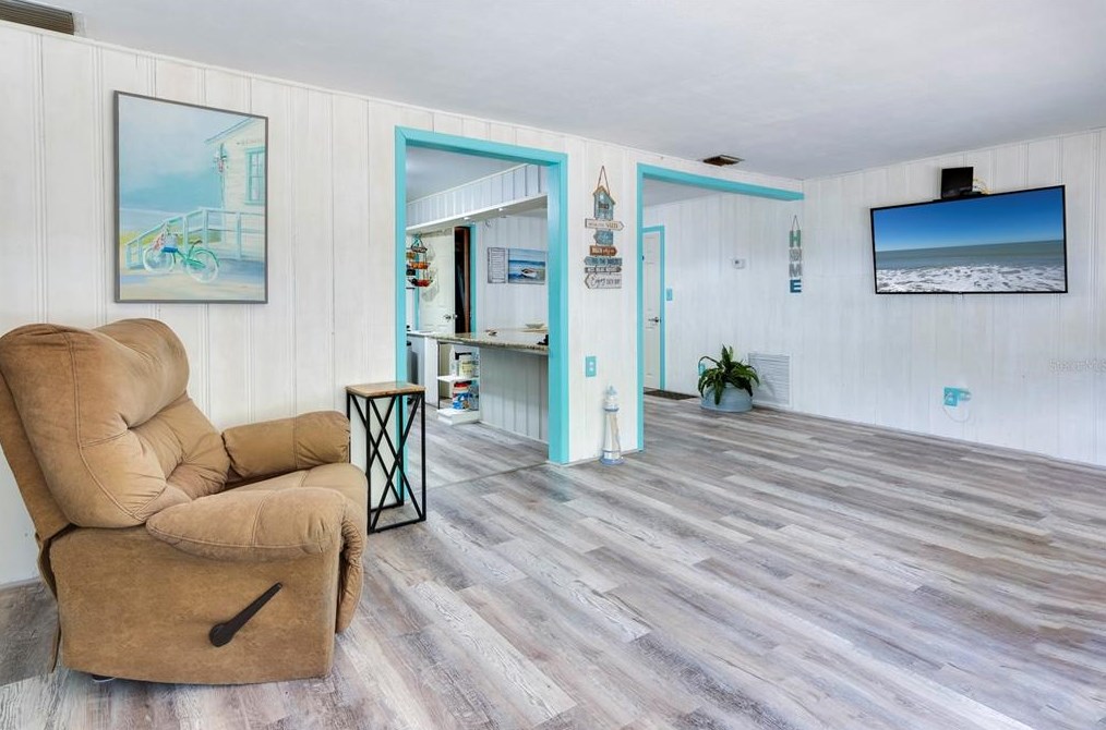 5480 43rd Ter, Saint Petersburg FL  33709-5548 exterior