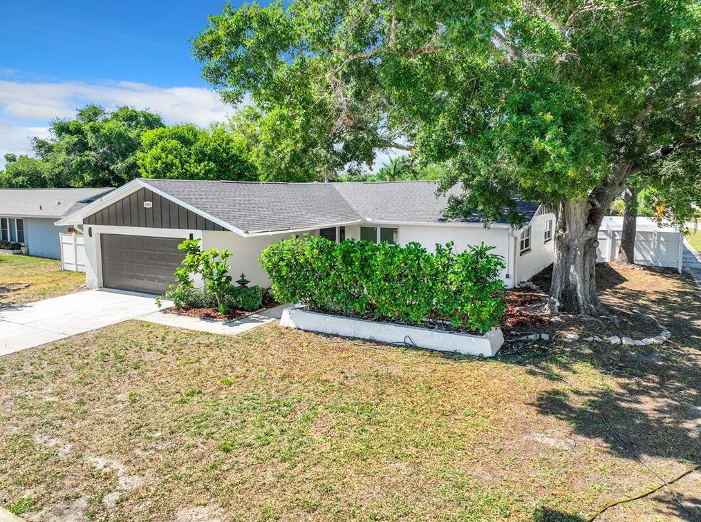 13413 Coronado Dr, Largo, FL 33774-4608