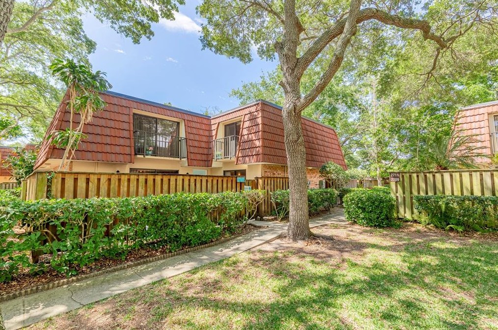 2707 14th Ct, Palm Harbor, FL 34684-3847